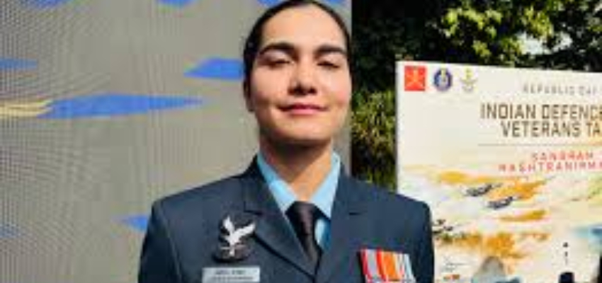 राष्ट्रपति द्रौपदी मुर्मू संग लहराया तिरंगा, जानिए फ्लाइट लेफ्टिनेंट अक्षिता धनखड़ की कहानी