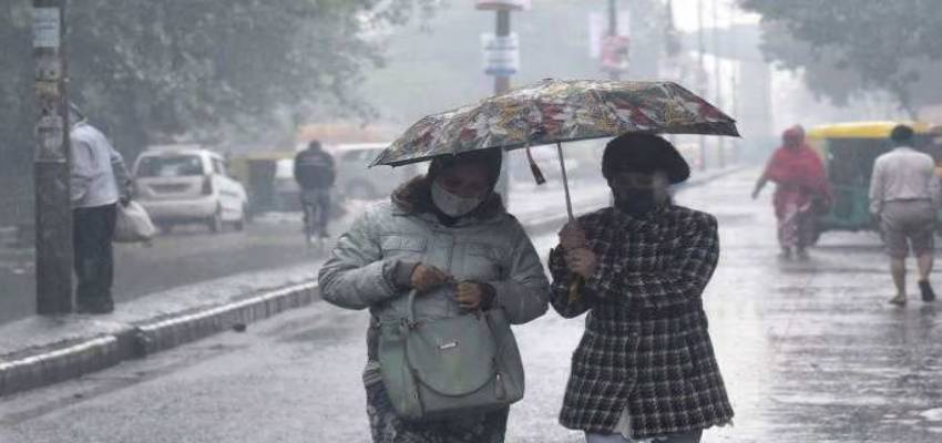 Aaj Ka Mausam: दिल्ली-हरियाणा में फिर बदलेगा मौसम का मिजाज, बारिश के साथ शीतलहर का अलर्ट, जानें शहर का हाल