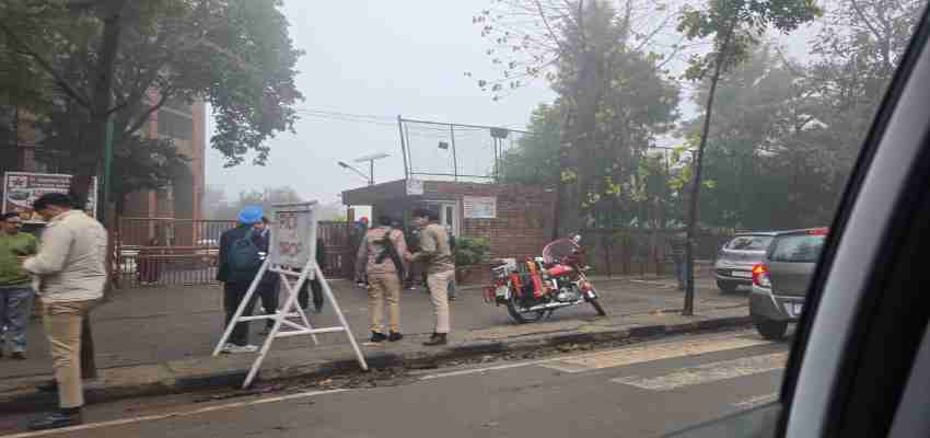 Chandigarh News: चंडीगढ़ के 5 स्कूलों को मिली बम से उडाने की धमकी, सुरक्षा एजेंसियां अलर्ट