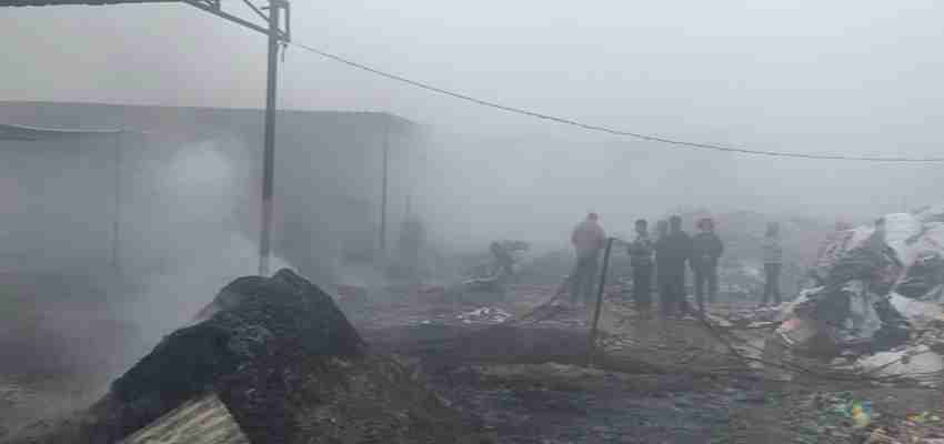 HARYANA NEWS: कैथल में आग का तांडव! नेशनल हाईवे पर स्क्रैप गोदाम में लगी भीषण आग, लाखों का सामान जलकर राख