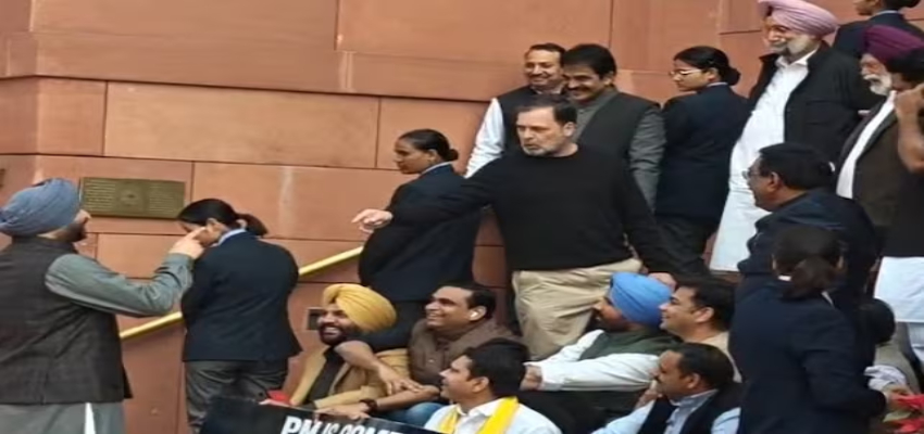 संसद परिसर में शब्दों की जंग, राहुल गांधी ने रवनीत सिंह को कहा ‘गद्दार’; बिट्टू बोले - देश के दुश्मनों से हाथ...