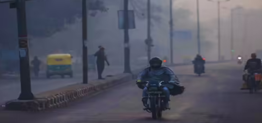 Aaj Ka Mausam: दिल्ली-हरियाणा समेत इन राज्यों में पश्चिमी विक्षोभ की एंट्री, तेज़ हवाओं और बारिश से बदलेगा मौसम का मिज़ाज