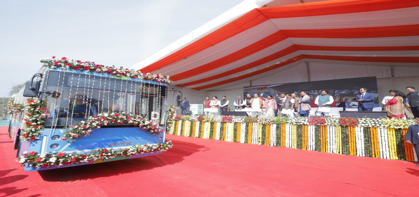 ई-बसों की दौड़ में दिल्ली सबसे आगे, महाराष्ट्र को पीछे छोड़ देश की सबसे बड़ी ग्रीन फ्लीट बनी राजधानी