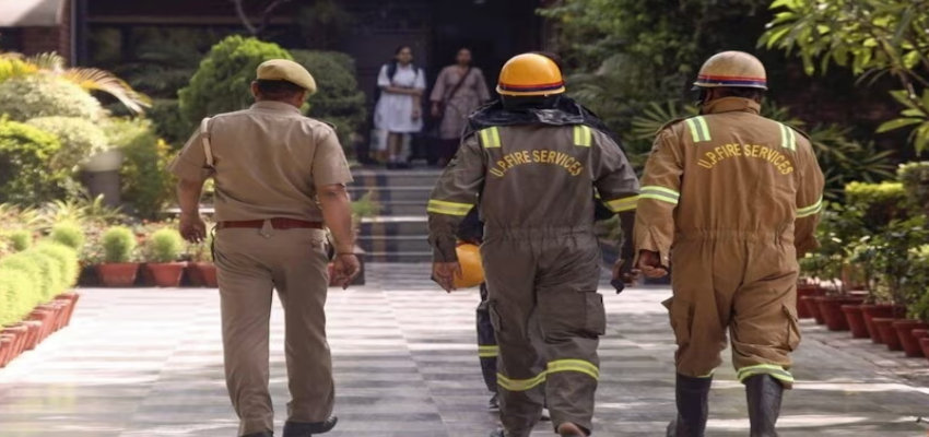 Punjab News: मोहाली के स्कूलों को मिली बम की धमकी से मचा हड़कंप, कई स्कूल बंद; सर्च ऑपरेशन जारी