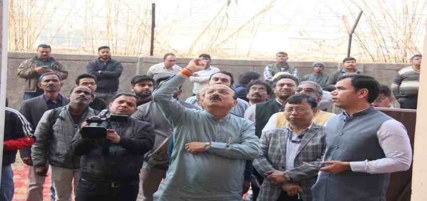 DELHI NEWS: शहरी विकास मंत्री आशीष सूद ने भलस्वा स्थित EWS फ्लैट्स का किया निरीक्षण, आम पार्टी पर साधा निशाना
