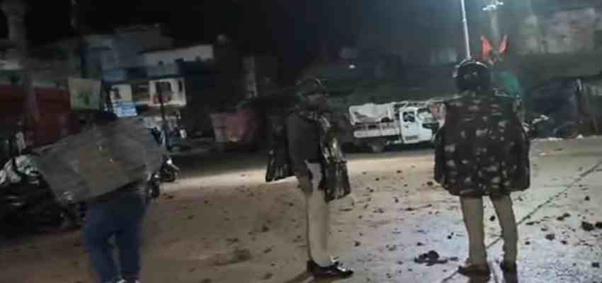 
							MP NEWS: जबलपुर में दो पक्षों में जमकर हुआ पथराव, इलाके में स्थिति तनावपूर्ण, भारी पुलिस बल तैनात