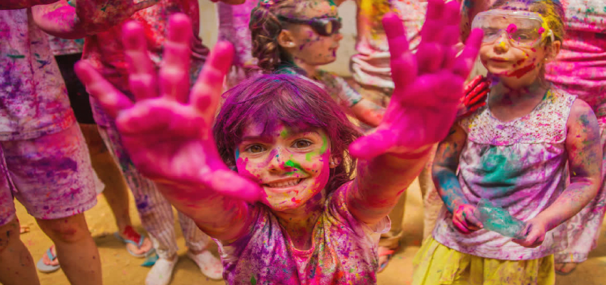 Holi Skin Care: केमिकल रंगों से बचने के लिए पहले करें ये तैयारी, नहीं तो त्वचा हो जाएगी डैमेज