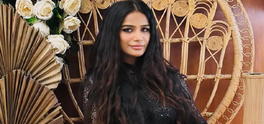 वृंदावन में दिखा पूनम पांडे का आध्यात्मिक रूप,  रोते हुए नजर आईं अभिनेत्री