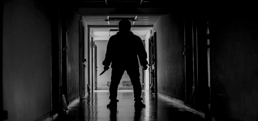 
							Delhi News: दिल्ली में महिला समेत 3 बच्चों को दी खौफनाक मौत, धारदार हथियार से किया वार; पति फरार