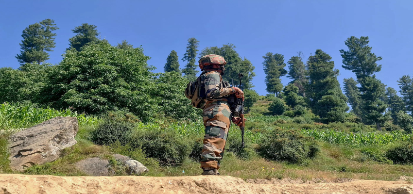 जम्मू-कश्मीर के पुंछ में घुसा पाकिस्तानी ड्रोन, भारतीय सेना ने जवाबी फायरिंग कर खदेड़ा