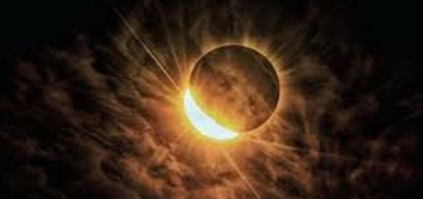 
							Chandra Grahan 2026: 3 मार्च को लगेगा साल का पहला चंद्र ग्रहण, जानें ग्रहण के बाद घर को कैसे करें शुद्ध