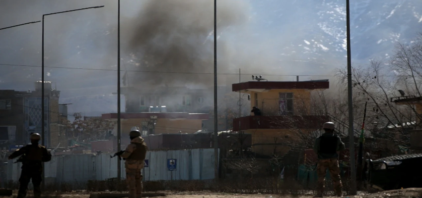 
							PAK-AFG Tension: पाकिस्तान का नूर खान एयरबेस फिर हुआ तबाह! अफगान के हमले में 35 सैनिकों की भी मौत