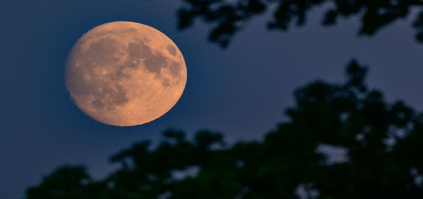 
								Chandra Grahan 2026: कल लगेगा साल का पहला चंद्र ग्रहण, जान लें सूतक का समय और नियम