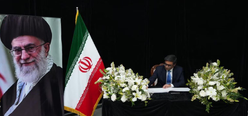 
							खामनेई की मौत पर भारत ने जताया शोक, विक्रम मिसरी ने कंडोलेंस रजिस्टर पर किए हस्ताक्षर