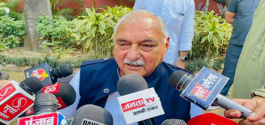 
							HARYANA NEWS: ‘गरीब और मध्यम वर्ग के लिए महंगाई बनी चुनौती’  भूपेंद्र सिंह हुड्डा का बीजेपी सरकार पर लगाए गंभीर आरोप