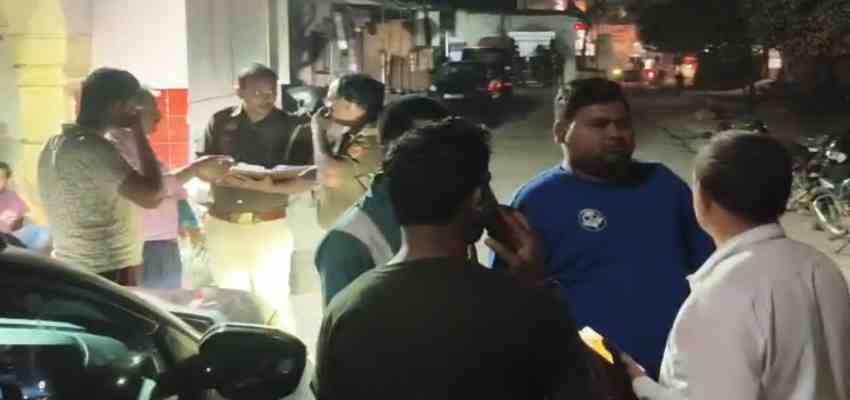 UP NEWS: बस्ती में तेज रफ्तार का कहर, कार और टेंपो में तीन लोगों की मौत, 3 गंभीर रूप से घायल