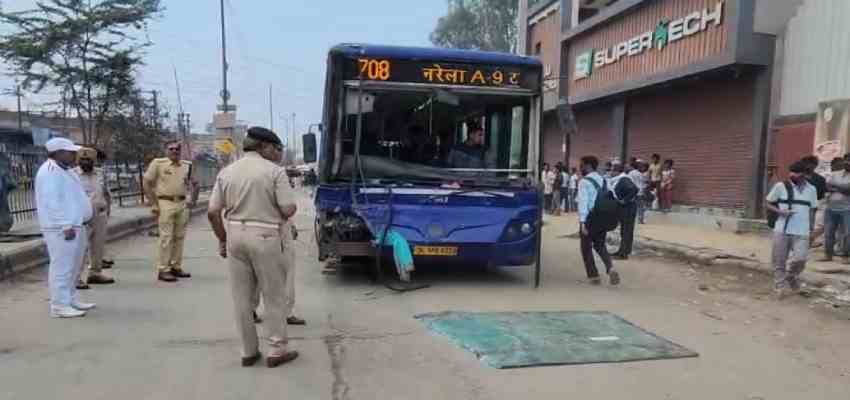 दिल्ली में बड़ा सड़क हादसा, DTC बस ने राहगीरों को कुचला, तीन की मौत, गुस्साई भीड़ ने की तोड़फोड़