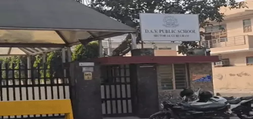 
							Gurugram School: गुरुग्राम के कई स्कूलों को बम से उड़ाने की धमकी, डॉग स्क्वायड और पुलिस जांच में जुटी
