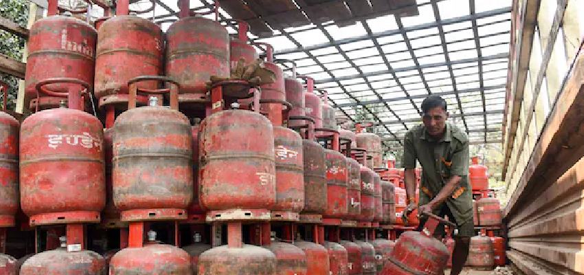 
							LPG की कमी के बीच कानपुर में 524 सिलेंडर लोड ट्रक चोरी, सरकार को लाखों रुपये का हुआ नुकसान