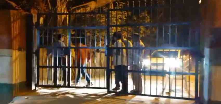 Delhi News: दिल्ली में सीबीआई की बड़ी छापेमारी, सुल्तानपुरी में 20 हजार की रिश्वत के मामले 3 पुलिसकर्मी गिरफ्तार