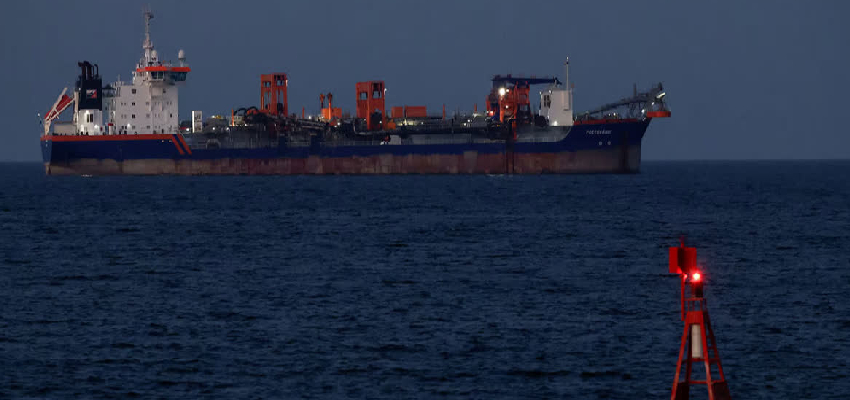 
							होर्मुज स्ट्रेट पार कर भारत आ रहे दो एलपीजी जहाज, पेट्रोल-डीजल की आपूर्ति सुरक्षित