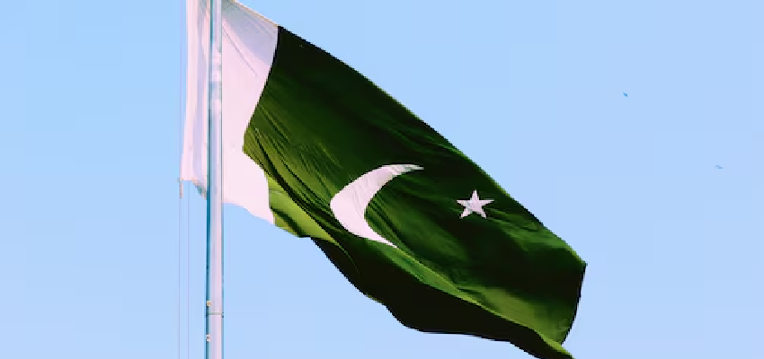 
							Middle East War: तीन तरफा संकट में घिरा पाकिस्तान, तेल संकट और कर्ज से बढ़ी परेशानी