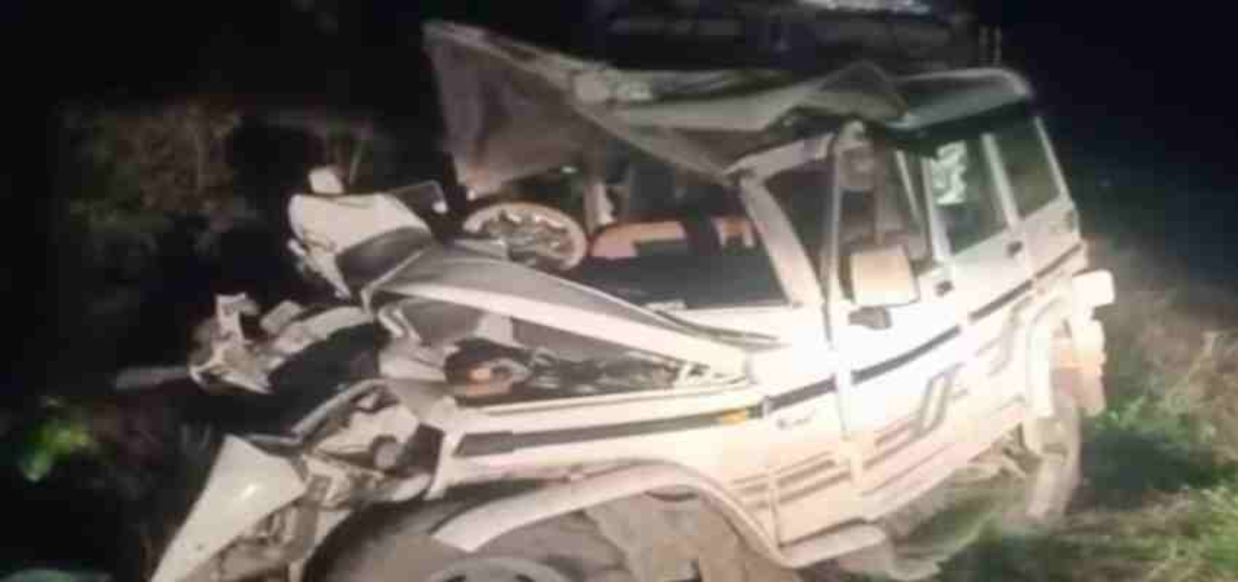 UP News: आगरा में भयंकर सड़क हादसा, चकनाचूर हुई बोलेरो; 5 लोगों की मौके पर मौत