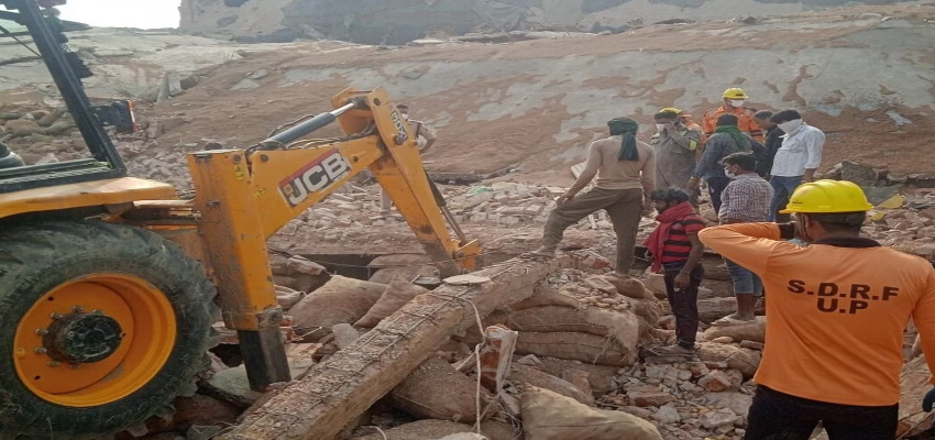 प्रयागराज में दर्दनाक हादसा, दीवार ढहने से 9 लोगों की मौत; अमोनिया गैस लीक होने से हादसा