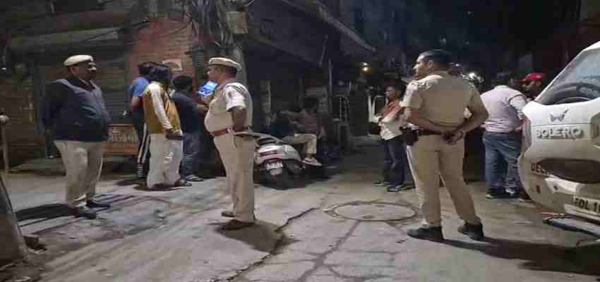 
							Delhi News: दिल्ली में खौफनाक वारदात, भजनपुरा में युवक की चाकू मारकर हत्या, पूरे इलाके में दहशत