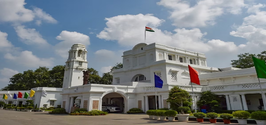 
							दिल्ली विधानसभा-मेट्रो स्टेशन सहित स्पीकर विजेंद्र गुप्ता को बम से उड़ाने की धमकी, आज पेश होना है बजट