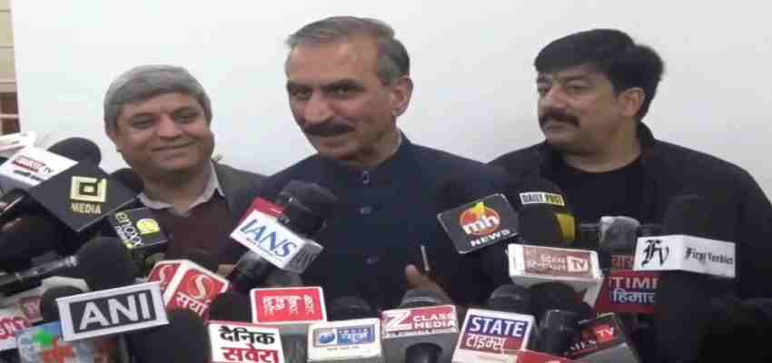 
							एंट्री टैक्स और पेट्रो सेस के मुद्दे पर मुख्यमंत्री ने दिया बड़ा बयान, कहा-हर बात पर राजनीति कर रही है भाजपा