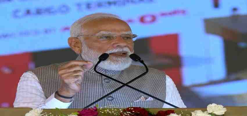 ग्रेटर नोएडा में पीएम मोदी ने जेवर एयरपोर्ट के फेज-1 का उद्घाटन, बोले-हर दो मिनट में एक उड़ान उड़ेगी