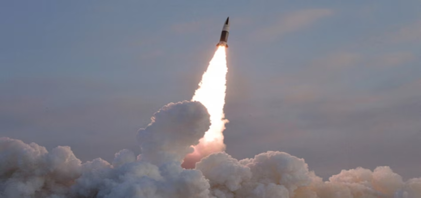 
									मिडिल ईस्ट में भभकी युद्ध की आग, ईरान-इजरायल के युद्ध में एक देश ने मारी एंट्री; दनादन दाग दीं मिसाइलें