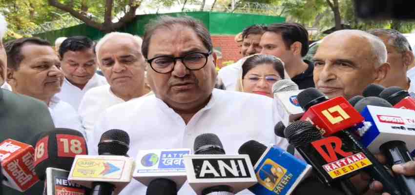 
							Haryana News: किसानों के मुद्दों पर सक्रिय अभय चौटाला, राज्यपाल को सौंपा ज्ञापन, सरकार को दी आंदोलन की धमकी