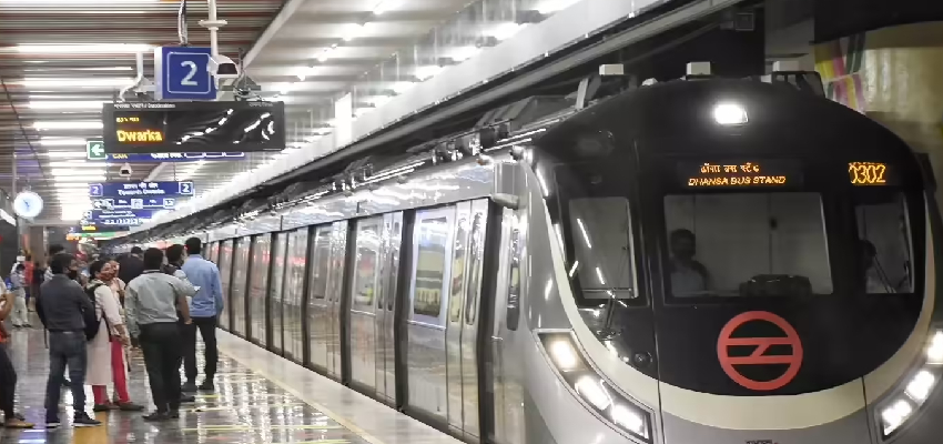 दिल्ली मेट्रो में नियम तोड़ना पड़ेगा महंगा, जुर्माना 5000 रुपये तक बढ़ाने की तैयारी