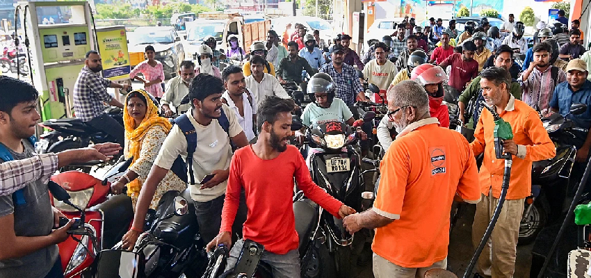 
							Oil Crisis: तेल संकट देख सरकार ने लिया बड़ा फैसला, 40 पेट्रोकेमिकल पर कस्टम ड्यूटी होगी माफ