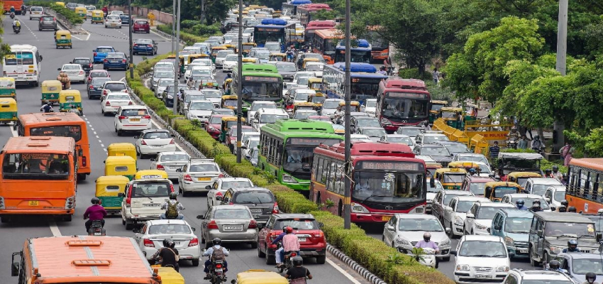 
							DC vs MI मैच से पहले पढ़ लें ट्रैफिक एडवाइजरी, कल दिल्ली की सड़कों पर लग सकता है लंबा जाम!