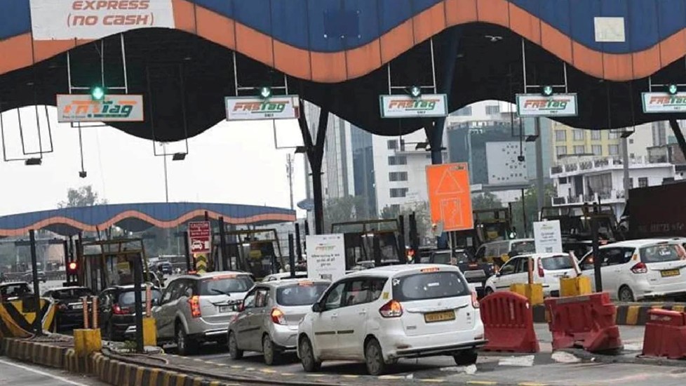 नौकरी के पहले दिन ही टोलकर्मी के जीवन का हुआ अंत! ड्राइवर ने कुचलकर मार डाला