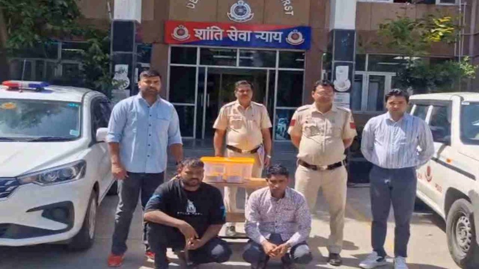 Delhi News: द्वारका में 15 लाख की लूट का खुलासा, 24 घंटे में 3 आरोपी गिरफ्तार, 11.96 लाख बरामद