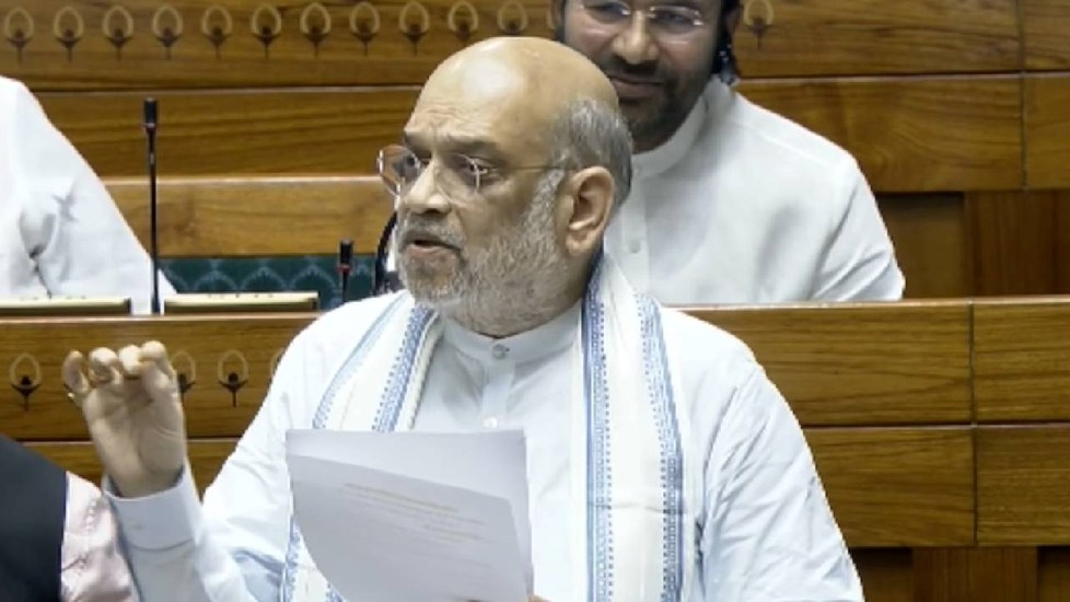 'महिलाओं के रास्ते में रोड़ा बन गया', लोकसभा में विपक्ष के खिलाफ गरजे गृह मंत्री अमित शाह