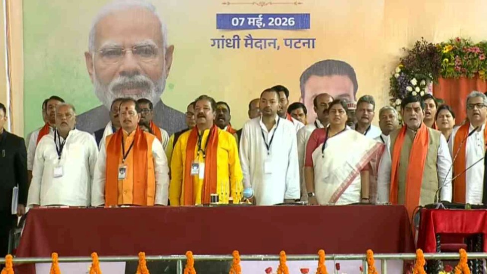बिहार में तैयार हुई ‘सम्राट की सेना’ गांधी मैदान में निशांत समेत 32 मंत्रियों ने ली शपथ, पीएम मोदी भी रहे मौजूद