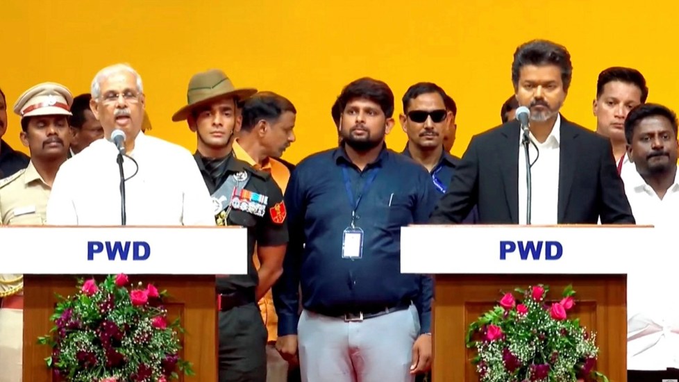 Tamil Nadu CM Oath Ceremony: तमिलनाडु में आज से शुरु हुआ 'विजय युग', TVK चीफ ने ली मुख्यमंत्री पद की शपथ