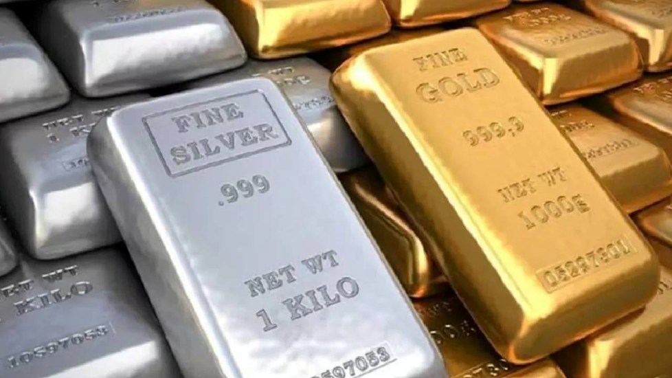 Gold-Silver:चांदी की चमक पड़ी फीकी, सोने की कीमत में भी बंपर गिरावट; जानें दोनों धातुओं के नए रेट