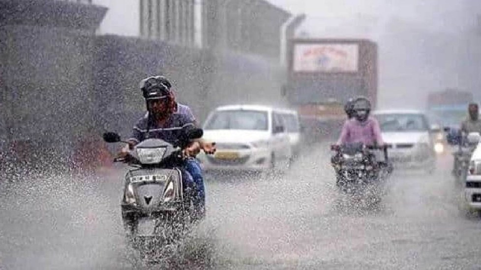 Aaj Ka Mausam: 6 अगस्त को कई राज्यों में बदलेगा मौसम, तेज बारिश और 70 किमी प्रति घंटे की हवा का अलर्ट