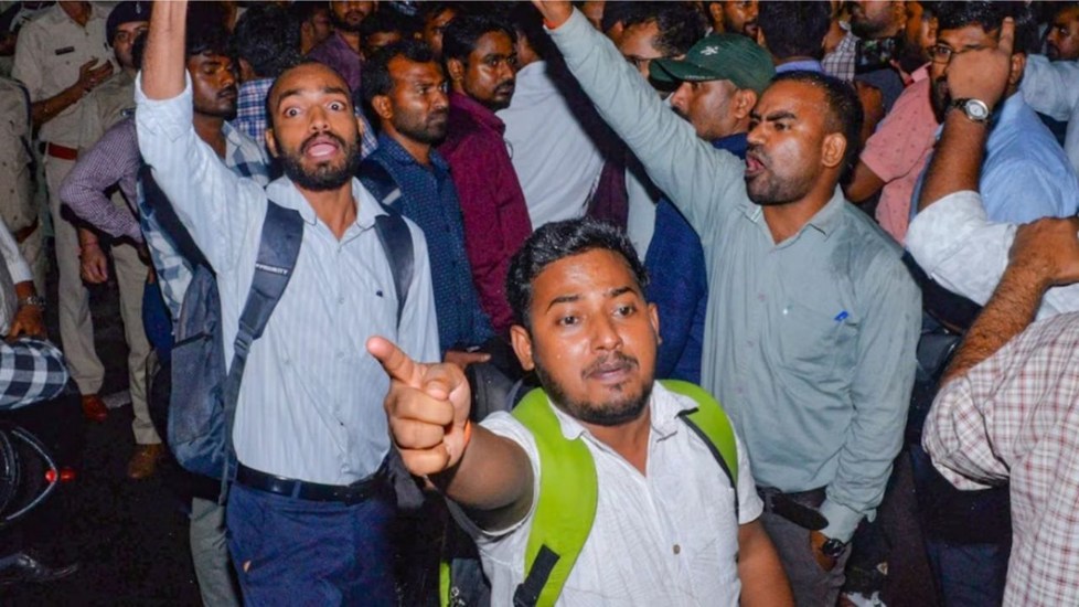 Jharkhand Protest: JSSC-CGL परीक्षा रद्द होने पर बवाल...उत्तीर्ण उम्मीदवारों ने सरकार के फैसले को बताया मनमाना, कोर्ट जाने का किया ऐलान