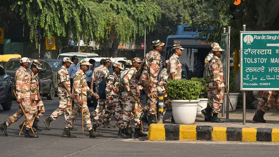Delhi Protest: दिल्ली में एक महीने और तैनात रहेंगे 20 हजार अर्धसैनिक जवान, राहुल गांधी की याचिका पर SC में सुनवाई