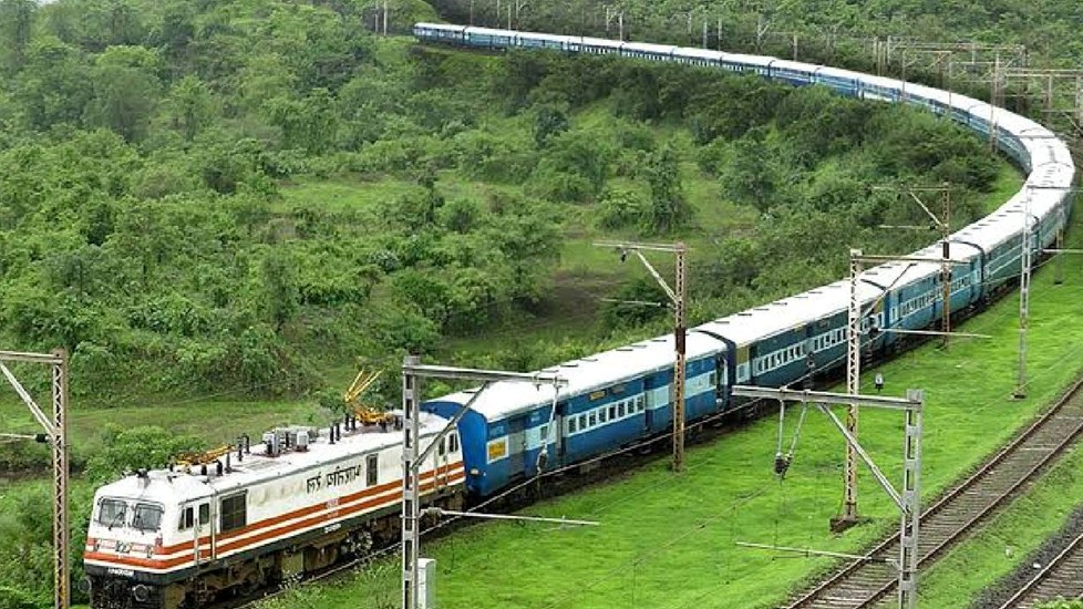 Train Cancellation: यात्रियों के लिए बड़ी राहत...अब नहीं रद्द होंगी और ट्रेनें, रेलवे ने दिया अपडेट