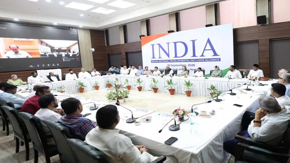 INDIA Alliance: ममता बोलीं- ‘जान भी दे देंगे’, राहुल ने बताया ‘लोकतंत्र पर आक्रमण’; ज्ञानेश कुमार के खिलाफ इंडिया गठबंधन का बड़ा ऐलान