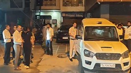 दिल्ली के रोहिणी में बुजुर्ग की संदिग्ध मौत, घर का सामान मिला बिखरा, जांच में जुटी पुलिस