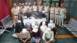 दिल्ली पुलिस ने 24 घंटे के ऑपरेशन में 12 साइबर ठग दबोचे, 20 मोबाइल समेत कई सामान बरामद